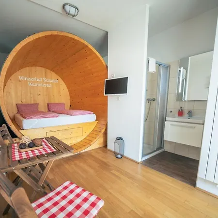 Apartment Weinfass-suite Fuer 2 Personen In Grub an der March